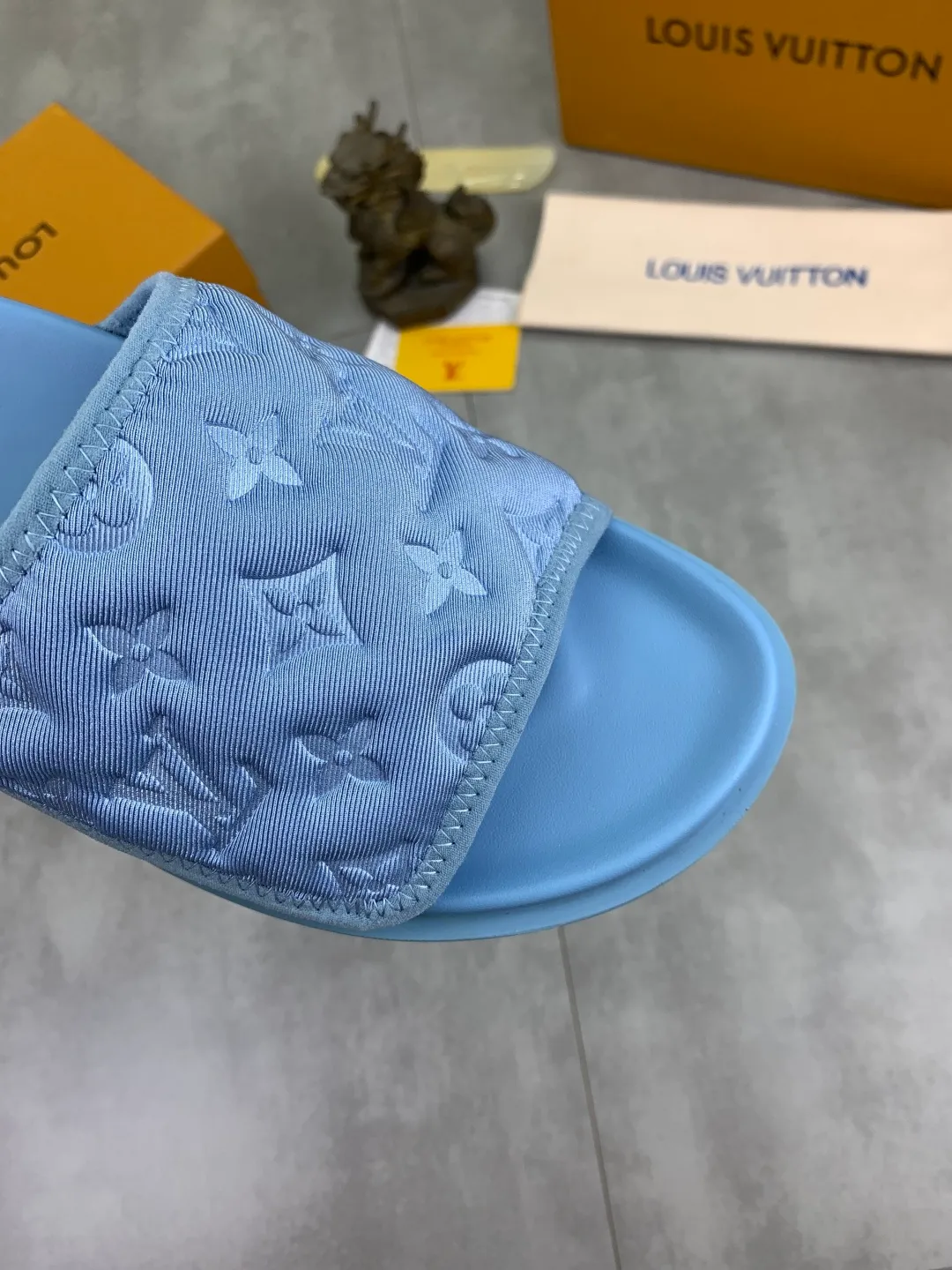 Men's shoes 💰P320 💰[New style]🆘 Original quality [LOUIS VUITTON] The popular Louis Vuitton LV men's slippers on the official website are on sale simultaneously! Original fabric imported from Italy, original factory special supply, code number: 38-44 (45 customized), many colors available